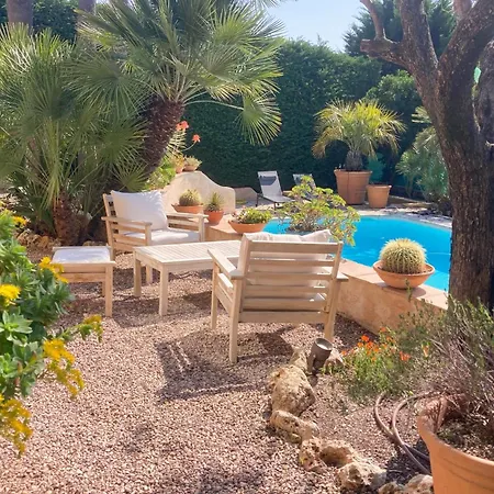 Villa For 7 Guests With Private Pool And Hot Tub Near Cannes *