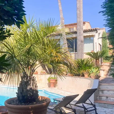 Villa For 7 Guests With Private Pool And Hot Tub Near Cannes *