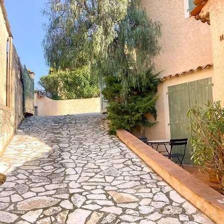 Villa For 7 Guests With Private Pool And Hot Tub Near Cannes